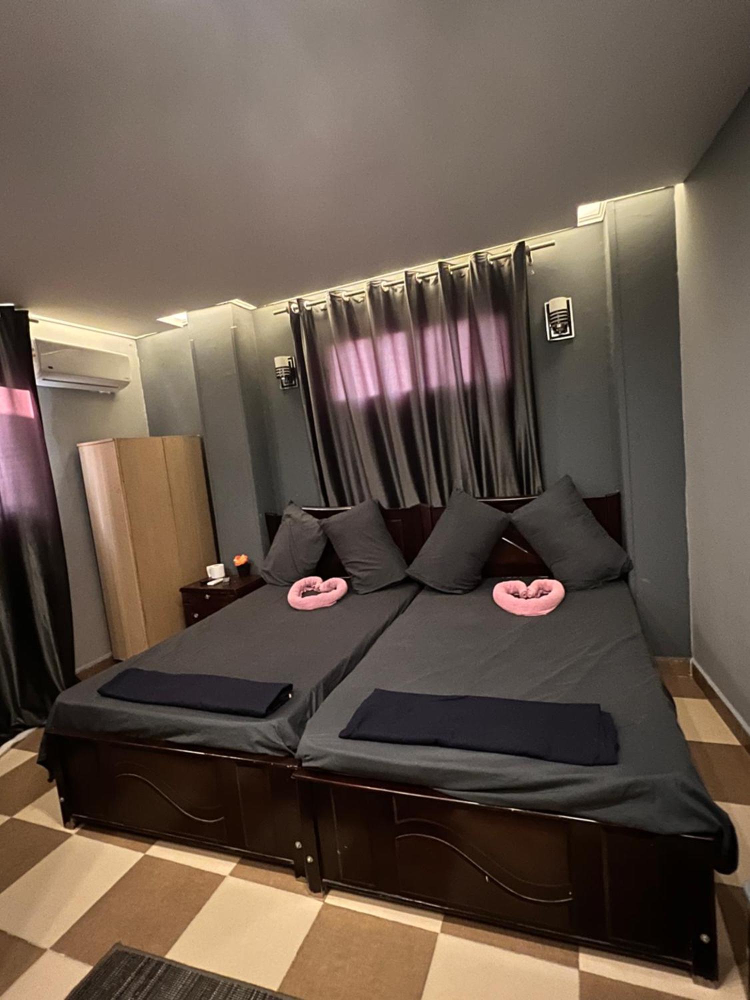 Amigo Pyramids Inn Кайро Екстериор снимка